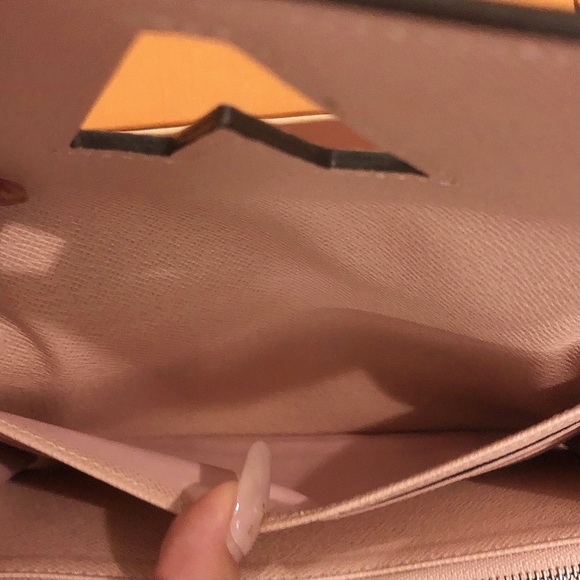 SOLD Authentic Louis Vuitton Epi Twist Wallet in Rose Ballerine - Picture 14 of 17